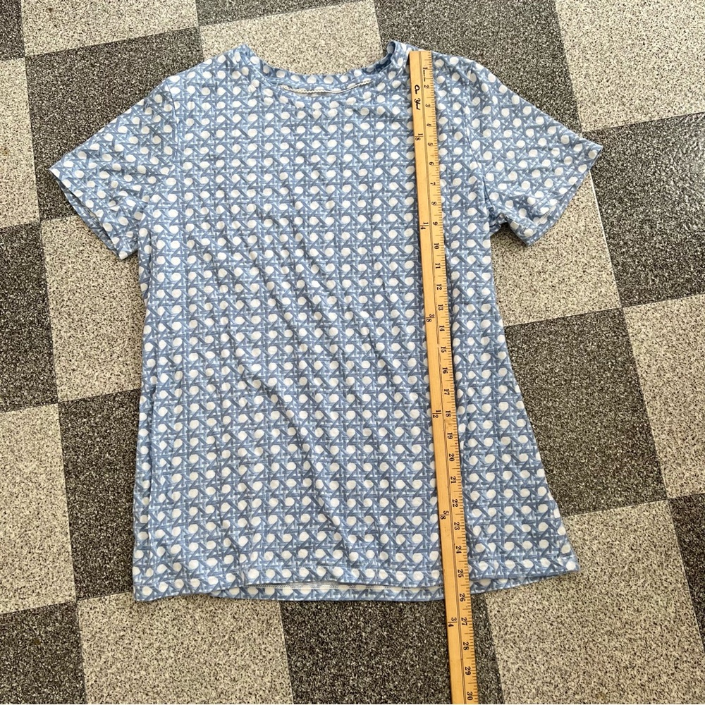 ❤️3/$15 Crown & Ivy Light Blue Short Sleeve Patterned Tee- Size L - Picture 4 of 7